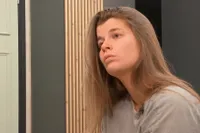 Bommetje in De Bondgenoten: Thomas confronteert Chess nadat hij hoort wat ze achter zijn rug zegt