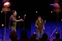 Comedian Anuar zorgt ervoor dat twee collega's morgen zeer ongemakkelijke dag hebben