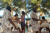 Darnell vergeet even dat zijn vrouw naast hem zit