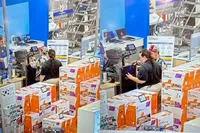 Vrouw die tot haar elleboog in haar broek gaat bij pakketpunt gaat opnieuw viraal