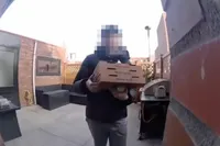 Pizzabezorger denkt dat hond hem aan wil vallen en ziet zijn leven voorbij flitsen