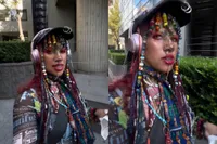 ‘Fairy Gay Mother’ zoekt vegan eten in Japan