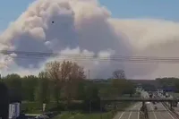 Video: Gigantische brand op militair terrein bij ’t Harde zorgt voor dikke rookwolk en afgesloten wegen