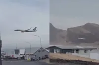 Piloot maakt bizarre ‘afscheidsstunt’: Boeing 757 scheert op 100 meter over eiland zonder toestemming