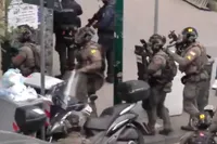 Bankoverval in Naples gaat full Hollywood: 25 gijzelaars, tunnel en ontsnapping via het riool