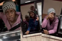 Boze “vrouwen” gaan compleet los bij fastfoodketen en dreigen personeel te laten deporteren: “Ik bel ICE!”