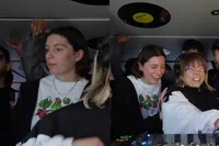 DJ draait haar nummer en het gaat compleet los