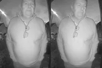 Doreen schokt haar kleinzoon met man aan de deurbel