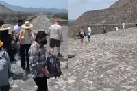 Nietsvermoedend filmen op wereldberoemde piramide, seconden later breekt de hel los