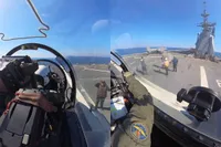 POV: lancering van Harrier Jet vanaf vliegdekschip