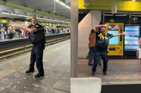 Vrolijke BOA is ook helemaal in K3 vibe op metrostation Zuidplein in Rotterdam