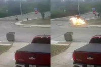 Motorrijder crasht en ontploft vlak naast kinderen in San Antonio: beelden tonen bizar ontsnappingsmoment