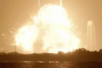 Enorme kaboem: Blue Origin blaast complete New Glenn-raket op tijdens test
