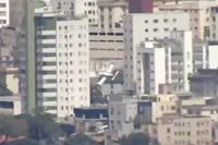 Vliegtuig crasht vlak na opstijgen in woongebouw in Brazilië