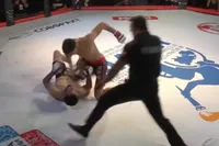MMA-vechter verliest twee keer in één partij: eerst KO, daarna nog eens door de scheidsrechter