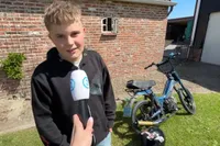 13-jarige Sven heeft geen fatbike, maar rijdt op opgevoerde Tomos: leutig om naar te kijken