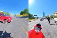 Bijna onder een terreinwagen en tóch nog tijd hebben voor een spiegeltrapje: motorrijder in Moskou zoekt de grens op