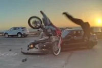 Motorongeluk bij iconische Sunset Cliffs in San Diego prima vastgelegd