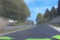 Tesla gaat SpaceX op de Nürburgring Nordschleife en dat loopt niet lekker af