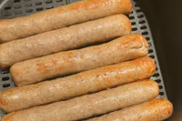 Illegale frikandellenfabriek net over de grens ontdekt en ineens vertrouwt niemand de snackbar meer