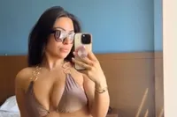 Lale Gül maakt stranddag op Griekse Kos zeker 10 graden warmer
