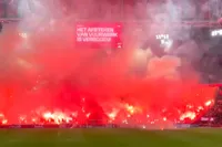 Stewards bang om in te grijpen, bestuurders bedreigd: hoe machtig is de harde kern van Ajax eigenlijk?