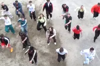 Mr. Polska, Ski Aggu en Natte Visstick doen een poging om jumpstyle terug te brengen met Springen!