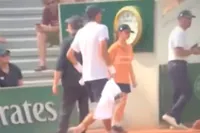 Tennisser Rafael Jódar onder vuur na beelden met ballenmeisje op Roland Garros