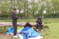 Waarom je in asielzoekerscentra vooral jonge mannen ziet