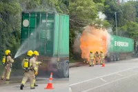 Containerbrand verrast zelfs de brandweer in Hongkong