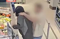 Heldhaftige klant maakt einde aan overval op Lidl: verdachte vlucht zonder buit en wordt gezocht