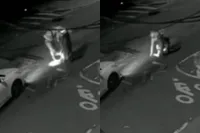 Bizarre beelden uit New York: waarom klimmen deze gasten midden in de nacht uit het riool?