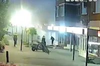 Plofkraker denkt rustig geldautomaat op te blazen, heeft niet door dat politie al om de hoek staat