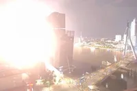 Video van mysterieuze megaknal in Rotterdam zorgt voor wilde theorieën: "Lijkt wel een atoombom"