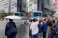 Japanse fans gaan viraal: zelfs feestvieren doen ze volgens de verkeersregels