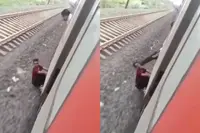 Verontwaardiging in India: passagier schopt telefoondief van rijdende trein, maar wordt zelf gearresteerd