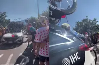 Wielrenner Einer Rubio knalt vol op ploegleidersauto tijdens Alpe d'Huez rit en eindigt met 20 hechtingen in zijn gezicht