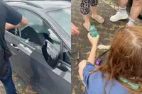 Helden redden achtergelaten hond uit snikhete auto op parkeerterrein Movie Park Germany