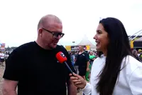 Jan Roos speelt spelletje 'Lik Lik Wie ben ik' op Zwarte Cross