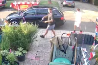 Slechte verliezer? Man trekt met heggenschaar door complete Oranjestraat na uitschakeling Nederland