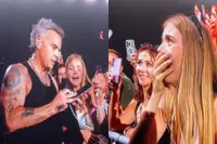 Robbie Williams belt tijdens concert moeder van fan en zingt speciaal voor haar