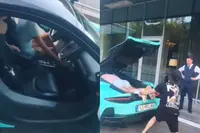 Met vier man in een tweezits McLaren naar luxe hotel blijkt verrassend genoeg gewoon te passen