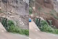 Motorrijder ontsnapt op het nippertje aan enorme aardverschuiving in India