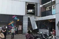 Audi parkeert ‘m nogal bijzonder in De Hoven Passage in Delft