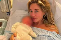 18+-content creator Bonnie Blue bevallen van eerste kindje en heeft direct een boodschap: ‘Dit is de 1058e die in me zat’