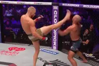MMA-vechter Luke Trainer laat ongeslagen Roland Dunlap keihard kennismaken met zijn voetzool