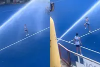 Hockeymeisje leert iets over een waterstraal