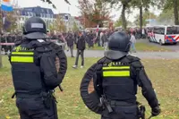 Rellen op Malieveld: ME en waterkanon ingezet bij extreemrechtse demonstratie