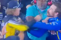 NASCAR-coureurs gaan na crash met elkaar op de vuist