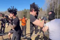 Zet er wat hekken om en de fightclub op het veldje is open